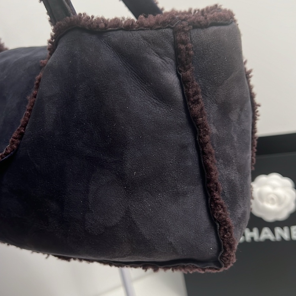 CHANEL Shearling Bag Navy Brown with gunmetal color Hardware 12.5”x6”x2.5” - Picture 6 of 12